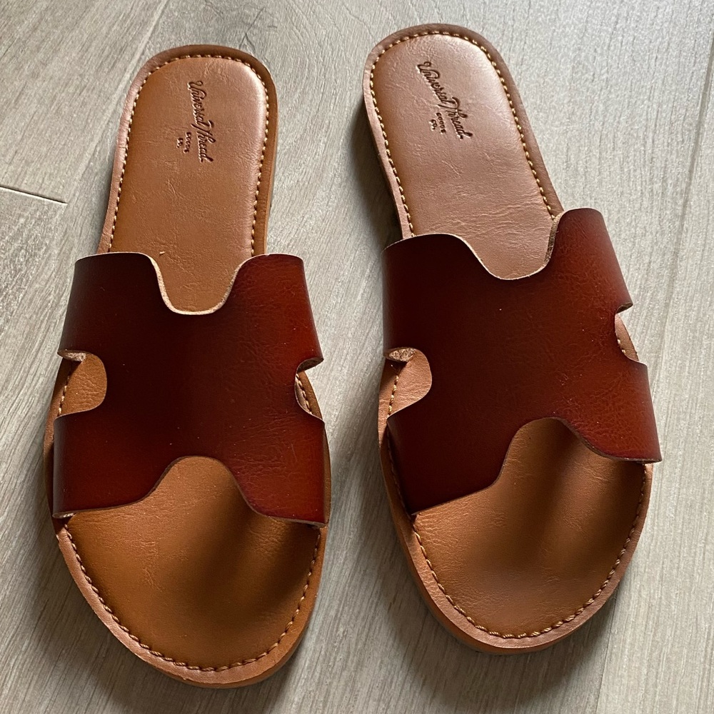 Universal Thread Sandals